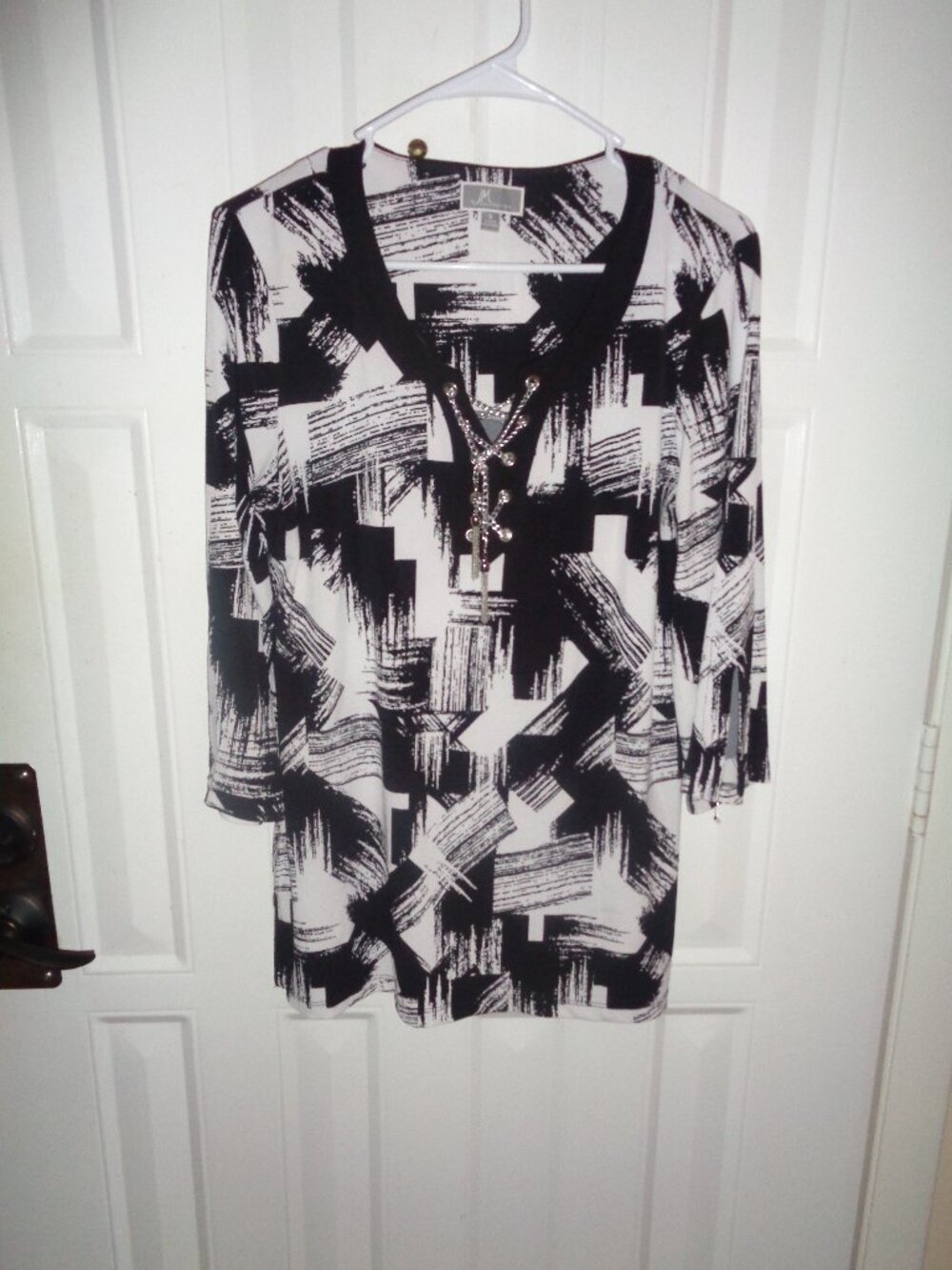 JM Collection Black White Tunic Pullover Shirt Chain Accent Closure Medium